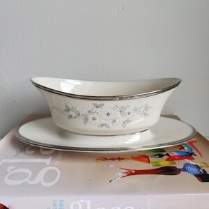 Lenox Windsong Gravy Boat with Attached Underplate
